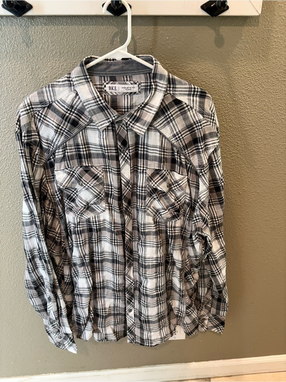 BKE Men's Black and White Plaid Button-Down Shirt